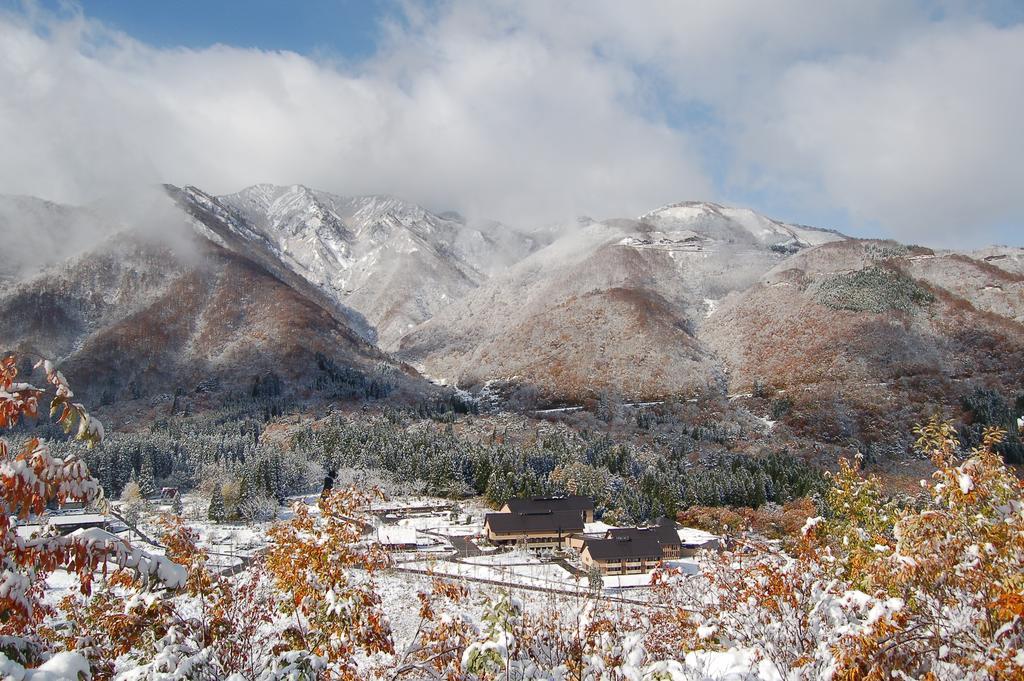 Готель Toyota Shirakawa-Go Eco-Institute Екстер'єр фото