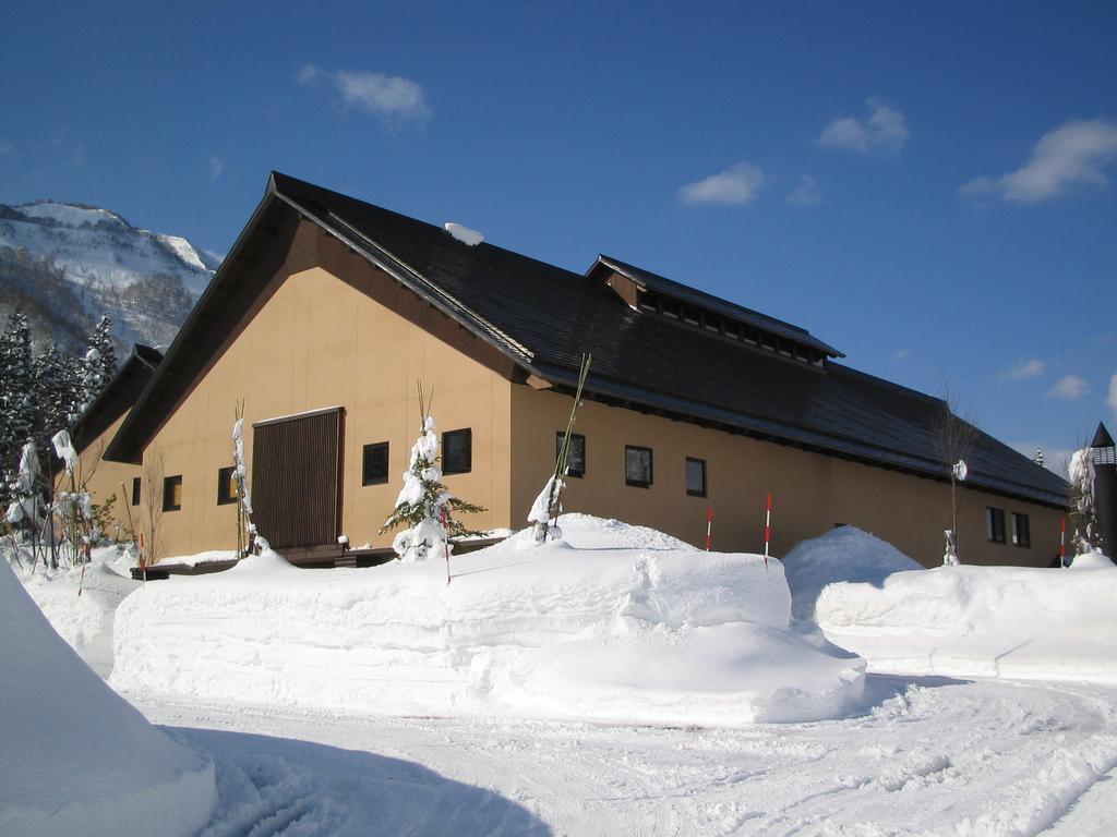 Готель Toyota Shirakawa-Go Eco-Institute Екстер'єр фото